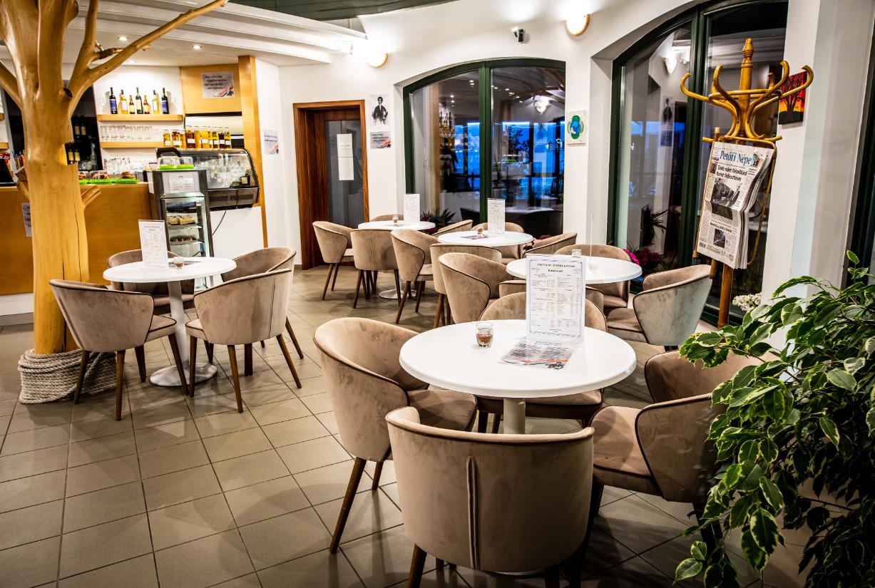 Tisza Bar - Petőfi Café