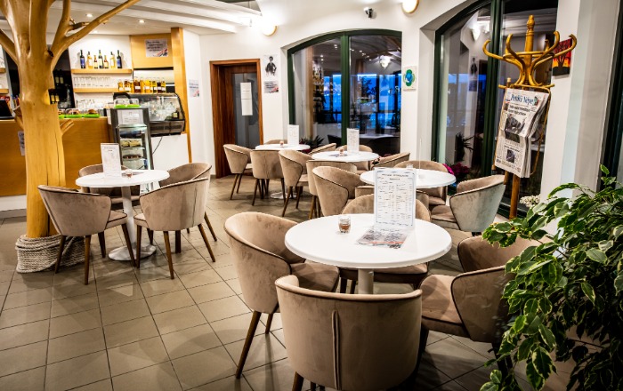 Tisza Bár - Petőfi Kávézó